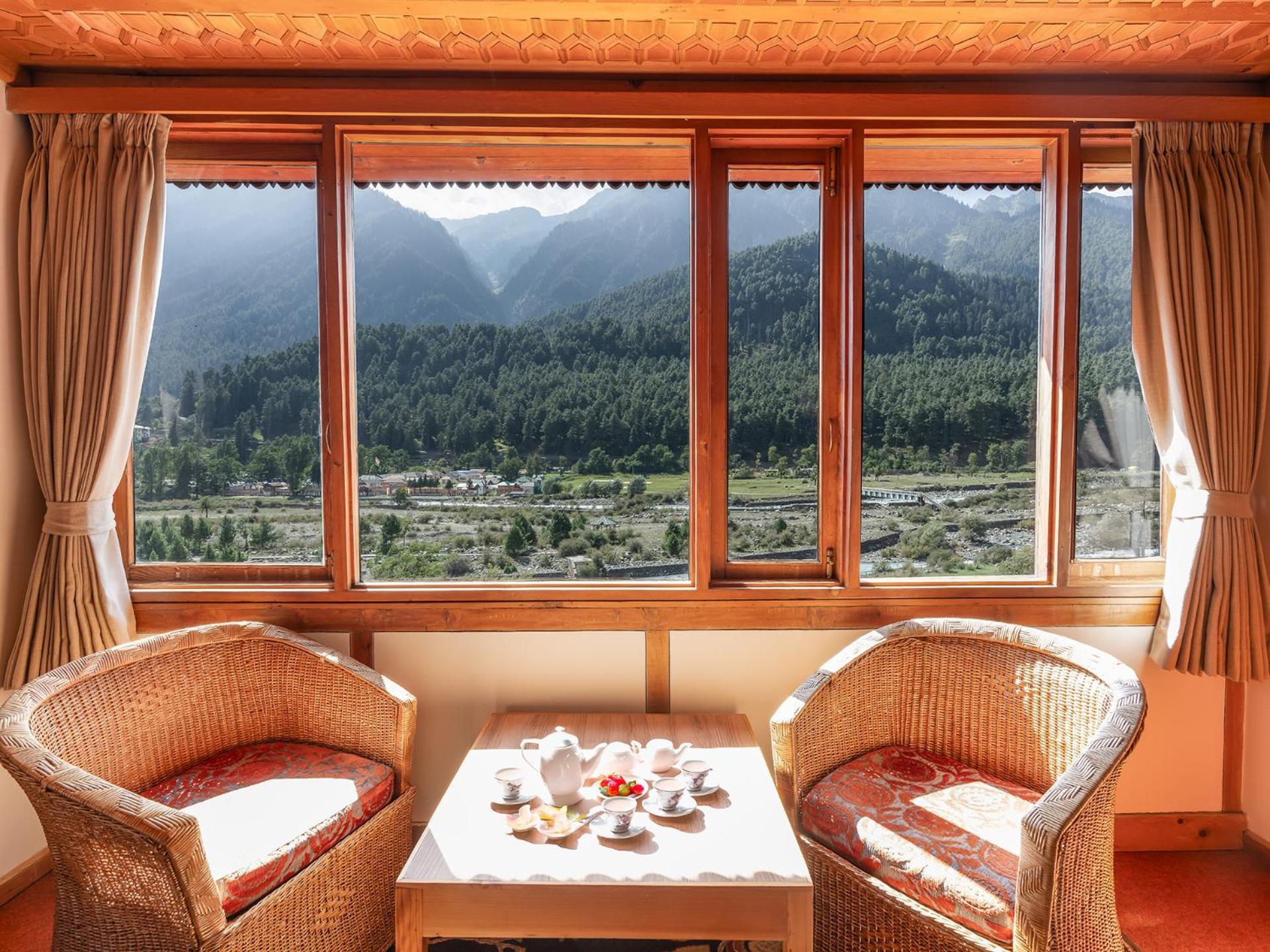 Pahalgam Hotel Bagian luar foto