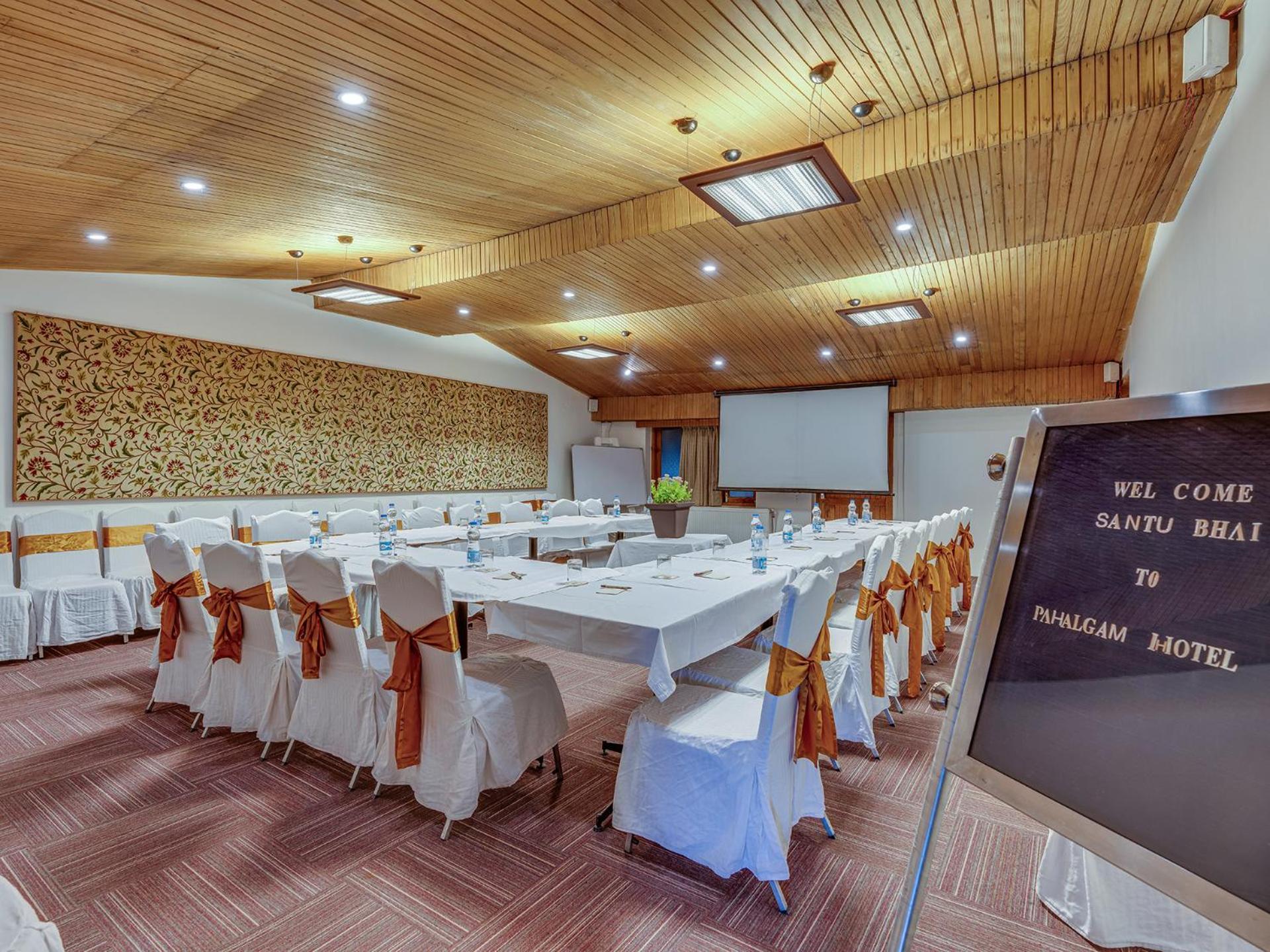 Pahalgam Hotel Bagian luar foto