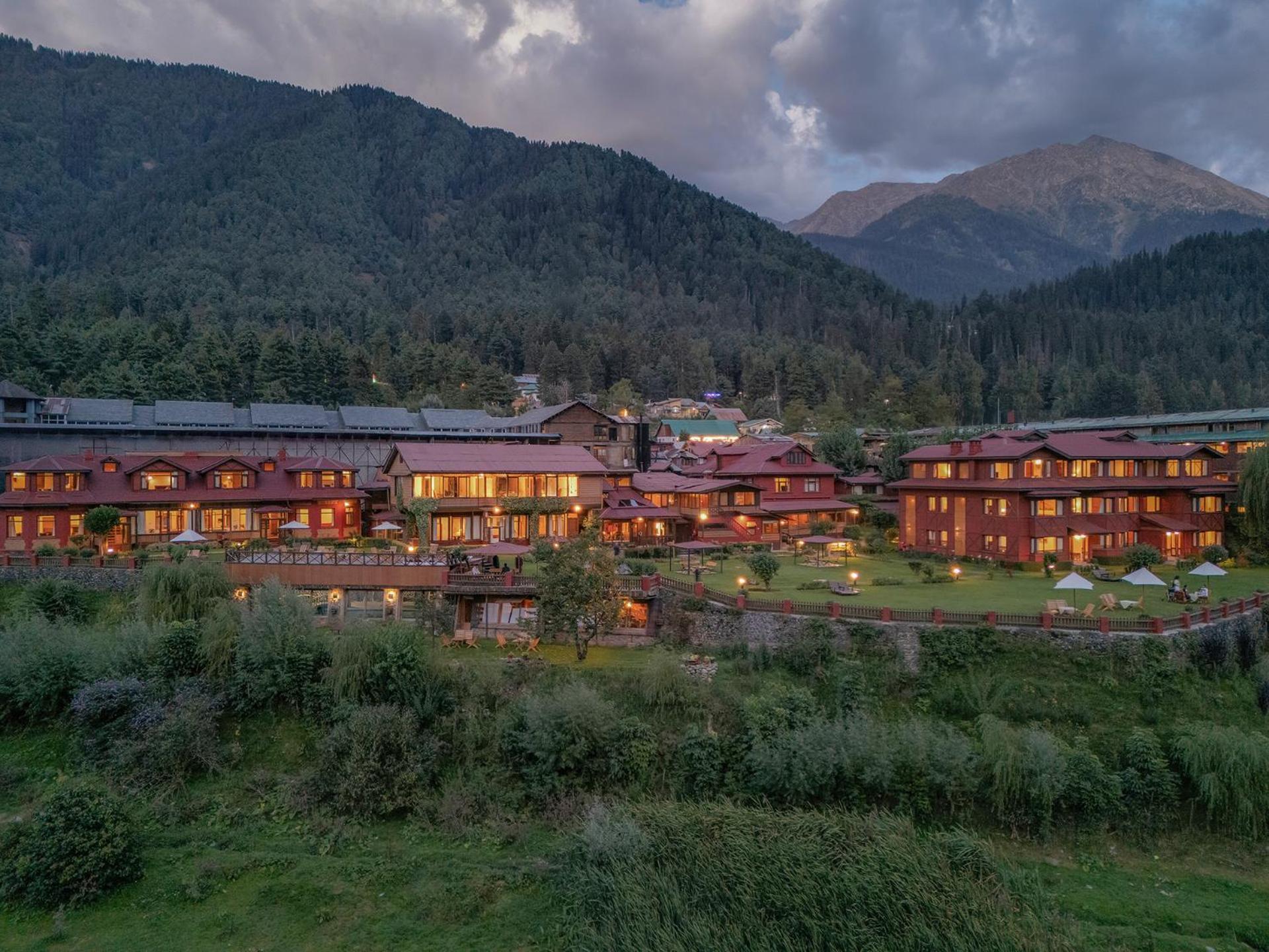 Pahalgam Hotel Bagian luar foto