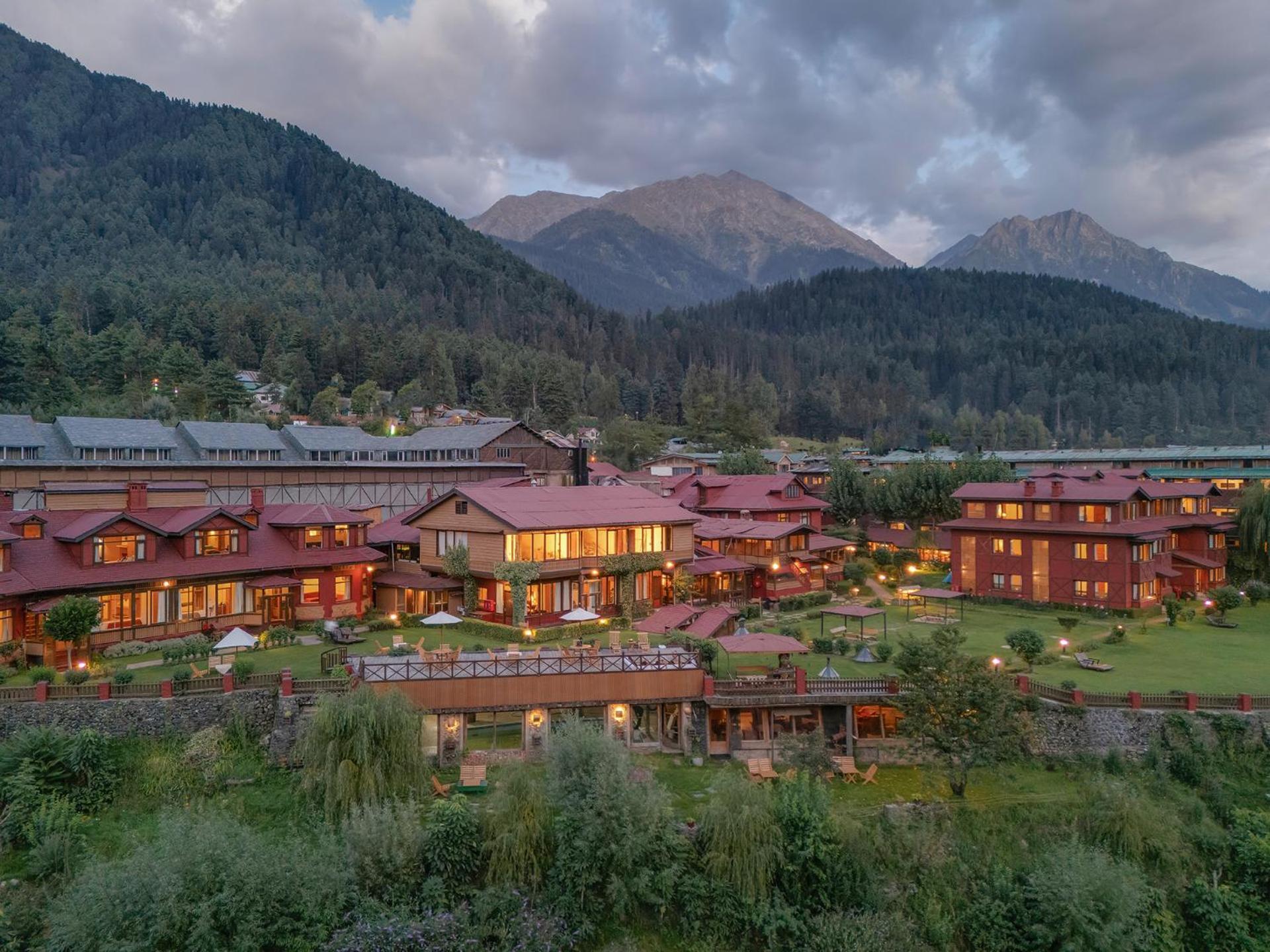 Pahalgam Hotel Bagian luar foto