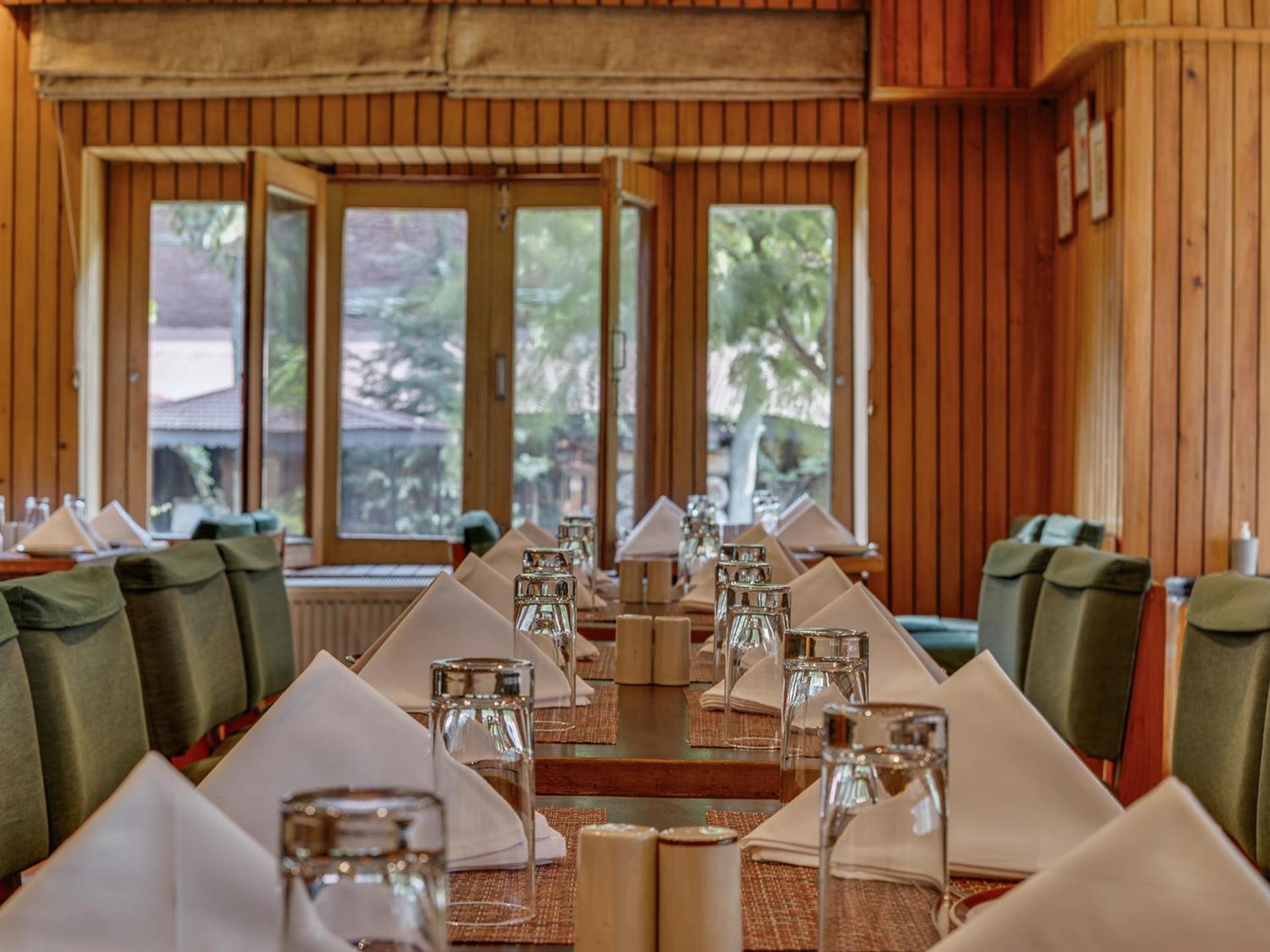 Pahalgam Hotel Bagian luar foto