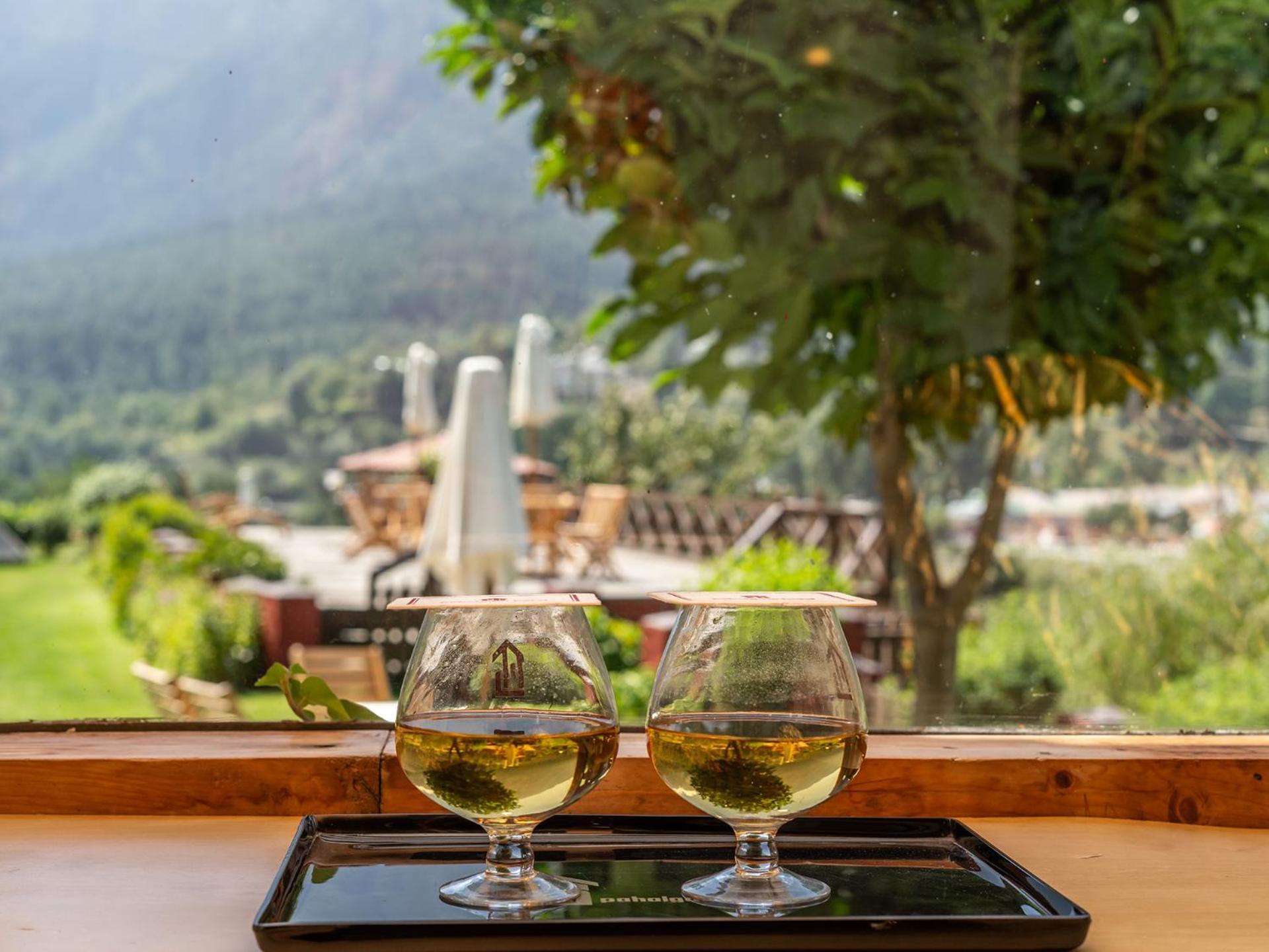 Pahalgam Hotel Bagian luar foto